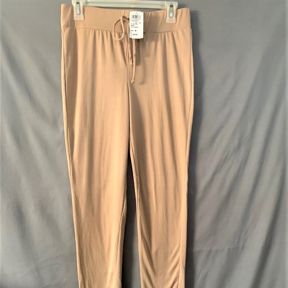 WOMANS SUPER SOFT TAN LEGGINGS SIZE M BRND NEW